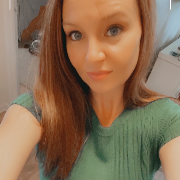 Meet your Posher, Leah - Picture 3 of 3